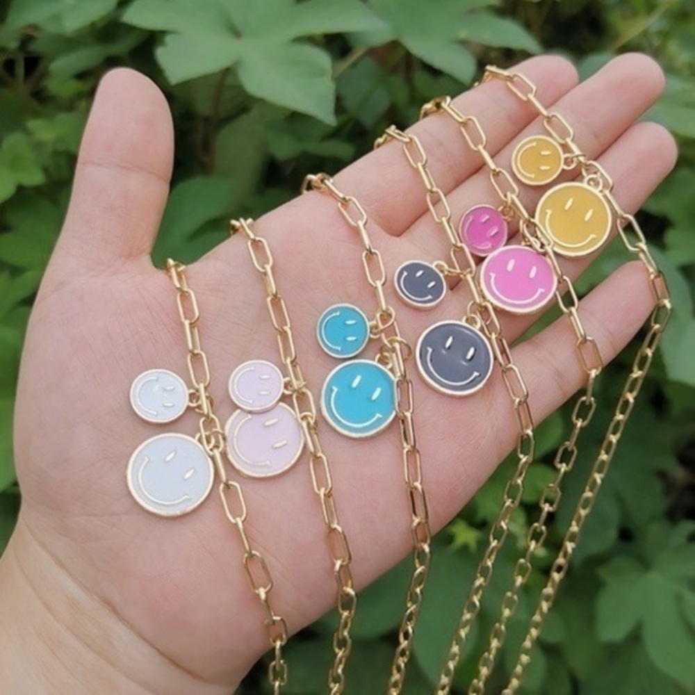 3/$30 💛 Smiley Face Necklace